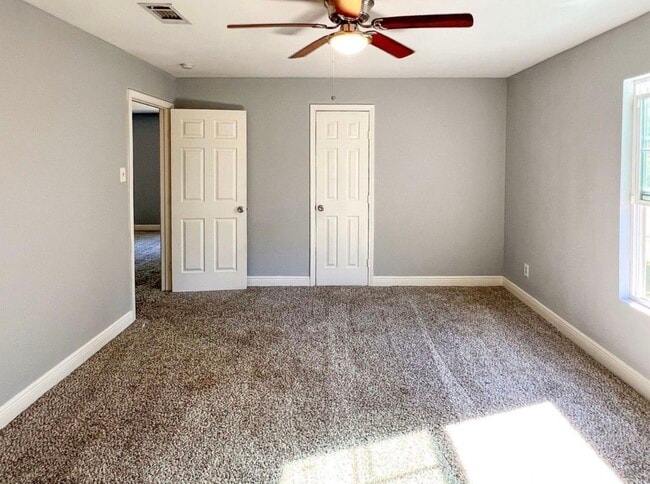 Foto del edificio - 17715 Loring Ln