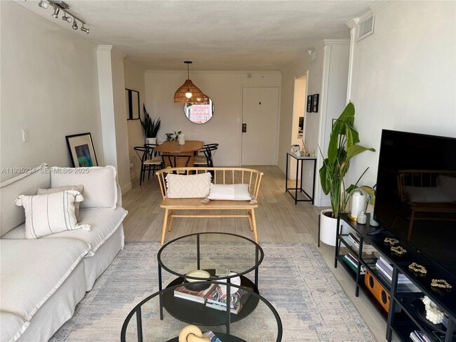 Foto del edificio - 1450 Brickell Bay Dr