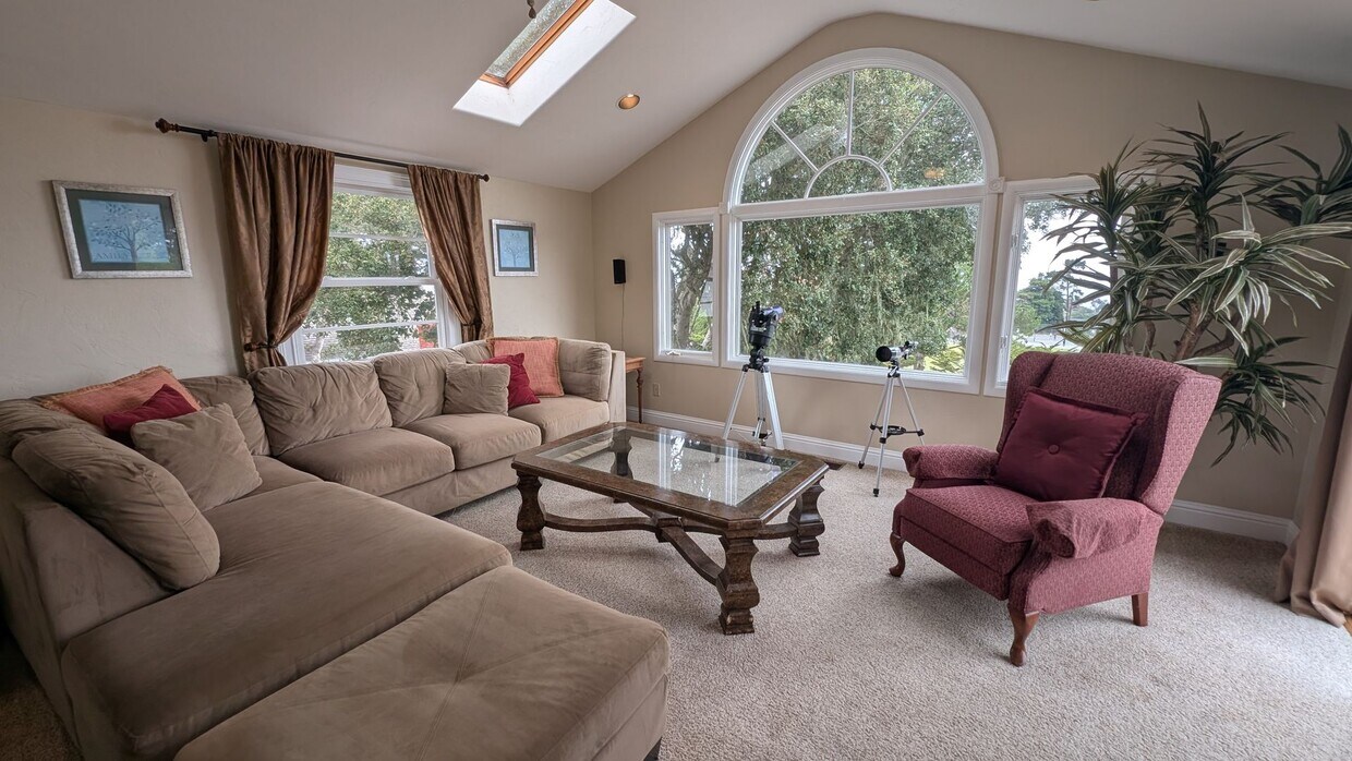 Primary Photo - Family Living with Coastal Views
