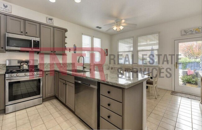 Building Photo - Stunning Home in 55+ Heritage Park Community!