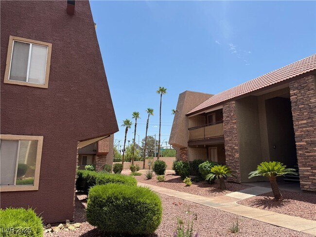 Foto del edificio - 4390 Sandy River Dr