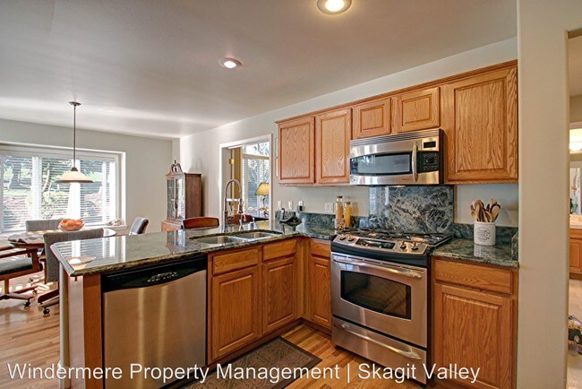 Building Photo - 4 br, 2.5 bath House - 1301 Alpine View Drive