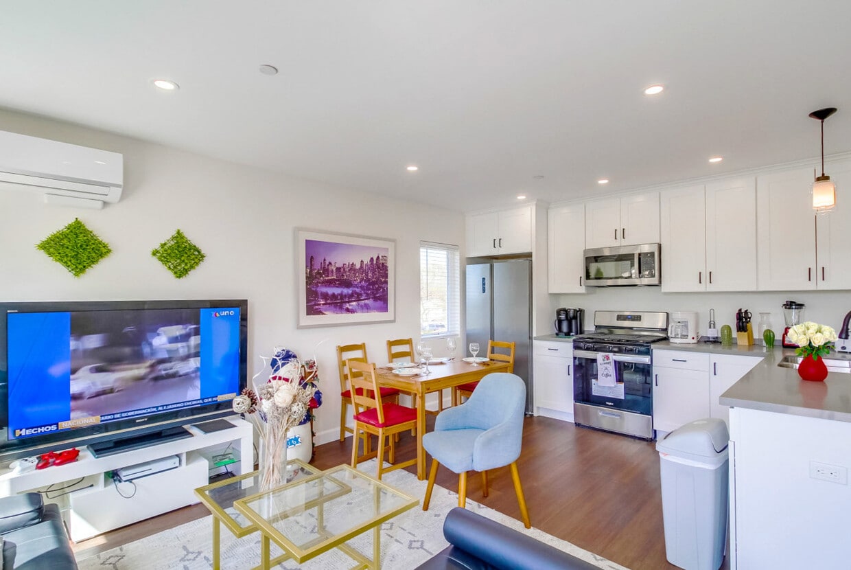 Foto principal - 723 E 22nd St