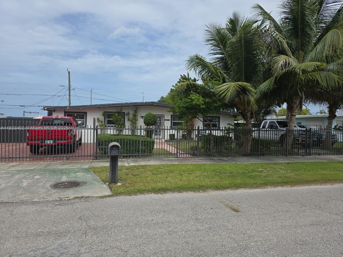 Building Photo - 29005 SW 144th Ct