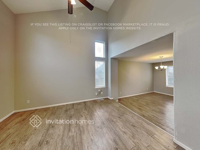 Building Photo - 4580 Bobolink Dr