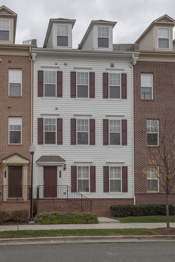 Foto principal - Gorgeous Townhome/Great Location!