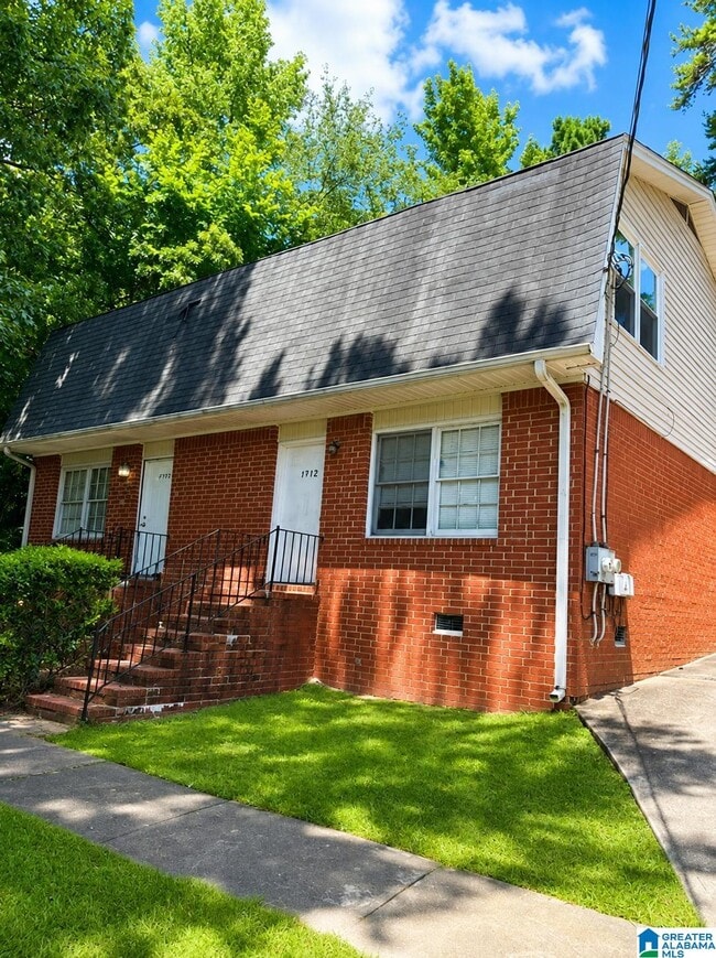 Building Photo - 1902 Lyle Dr