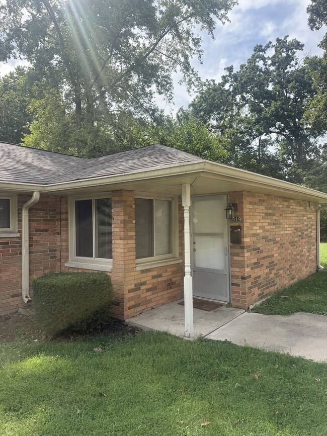 Building Photo - 519 S Coventry Dr