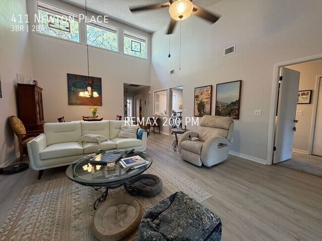 Building Photo - 411 Newton Pl