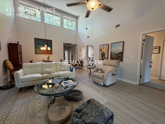 Foto del edificio - 411 Newton Pl