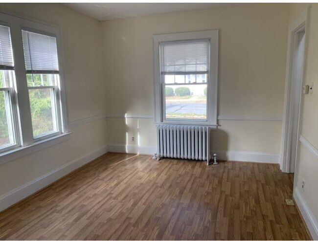 Building Photo - Available Immediately Single Family Home 1800