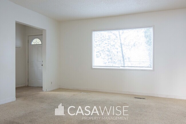 Building Photo - 10147-10145 145 St NW