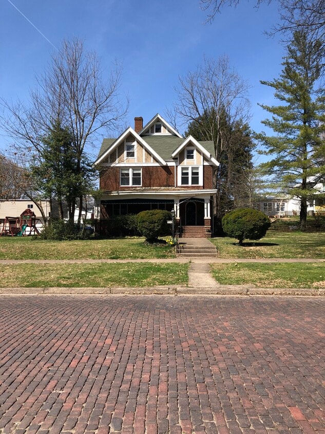 530 13th Ave, Huntington, WV 25701 House Rental in Huntington, WV