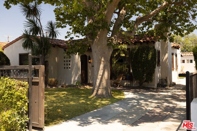 Foto del edificio - 5120 Willowcrest Ave