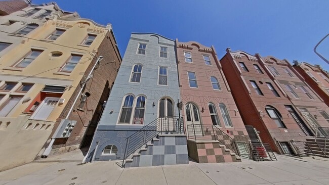 Photo - 1831 W Diamond St Apartment