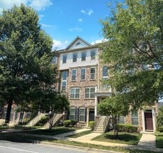 Building Photo - 2607 Campus Way N