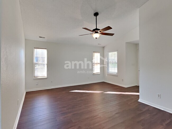 Foto del edificio - 8041 Whitview Drive