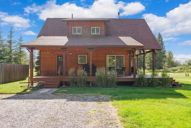 Foto del edificio - Luxury A-Frame Cabin in Columbia Falls — N...