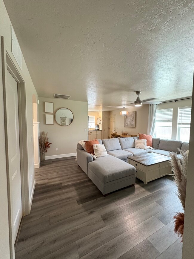 Foto del edificio - 4614 Braeburn Ave