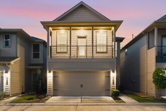 Building Photo - 8663 Cedardale Park Dr