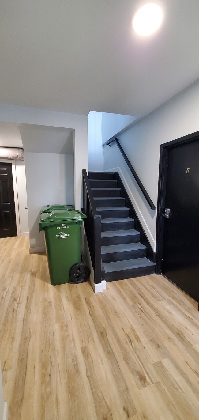 Building Photo - 151 Wellington St