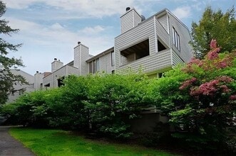 Building Photo - 806 Spinnaker Ct