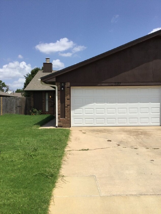 Primary Photo - 7127 NW 115th St
