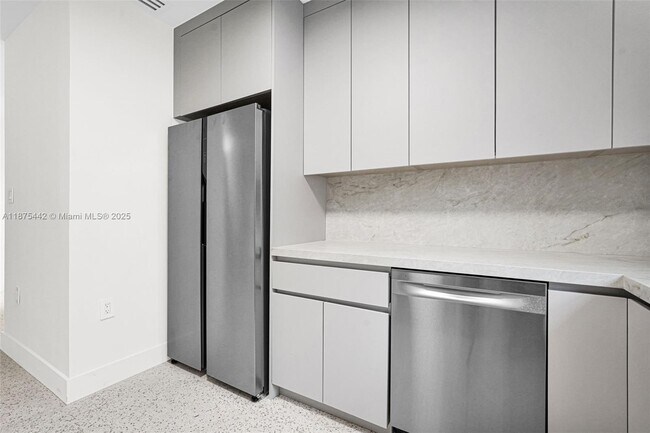 Foto del edificio - 341 NW 43rd St