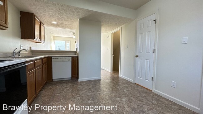Building Photo - 3 br, 2.5 bath House - 723 E. Sherwood Hil...