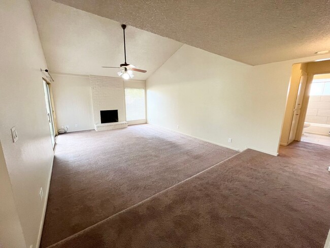 Building Photo - North Merced: $1950 3 bedroom 2 bathroom *