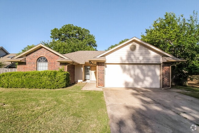 Building Photo - 1601 Peach Tree Ln