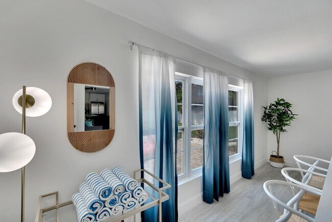 Foto del edificio - 1543 Lakeview Rd