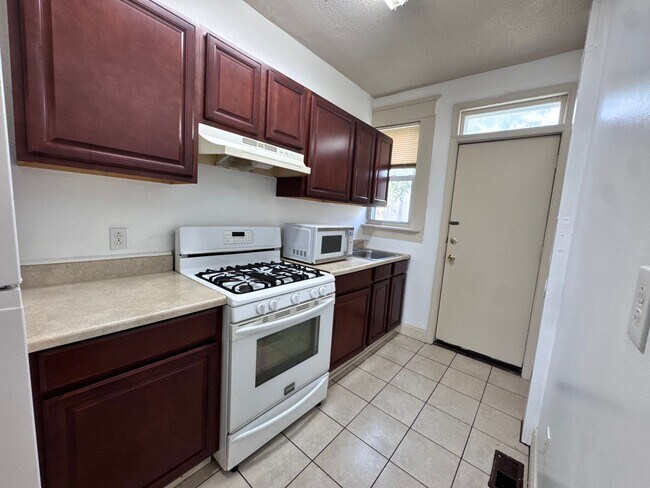 Foto del edificio - 2708 W Franklin St