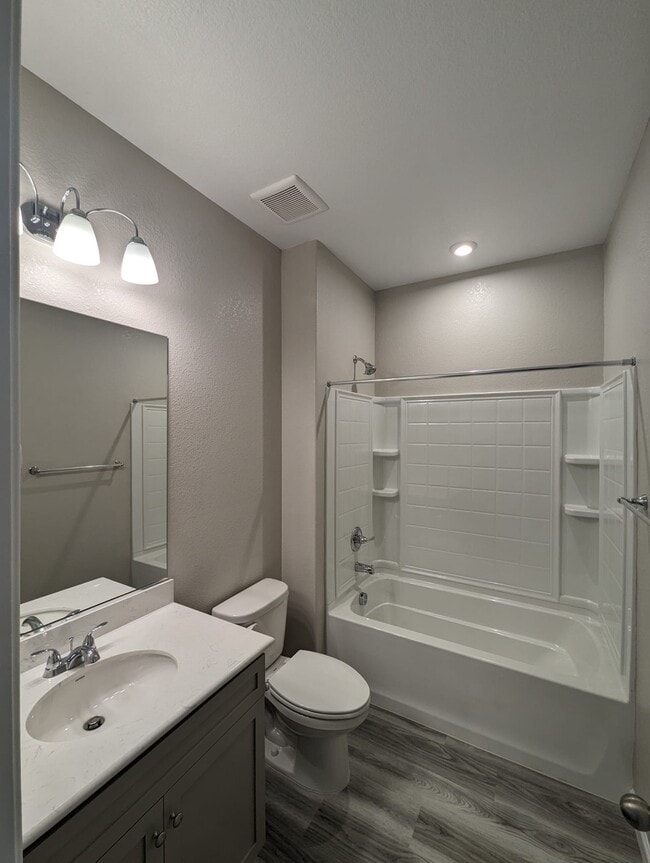 Full bath - 578 Pleasant Dr