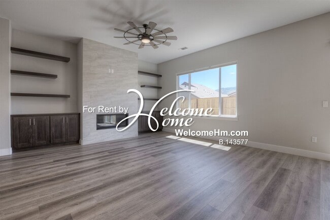 Building Photo - 262 Commodore Dr