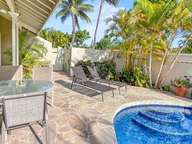 Building Photo - GOLF COURSE VIEWS! 3br/3ba Home with priva...