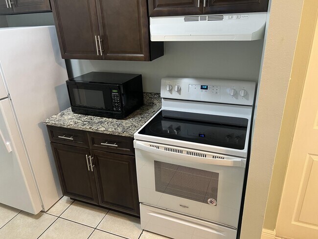 Foto del edificio - 3827 Crows Nest Dr