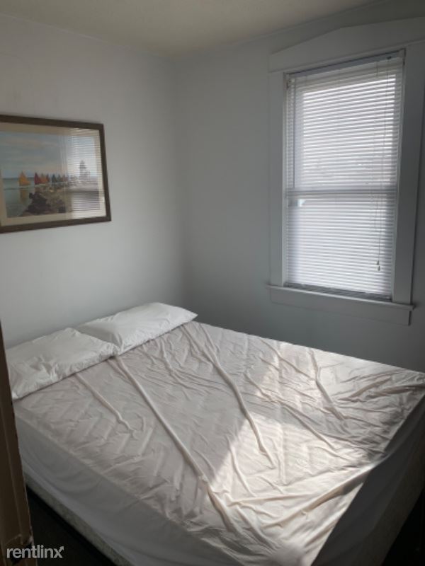 Foto del edificio - 7 br, 3 bath House - 39 porter ave
