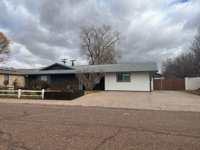 Building Photo - 4 Bed, 2 Bath with Huge Shop/Garage