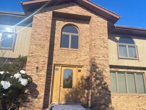 Building Photo - 72 W Willis Rd