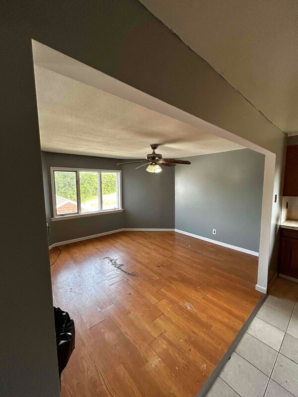 41 Fallbrook St Unit UPSTAIRS, Carbondale, PA 18407 Room for Rent in