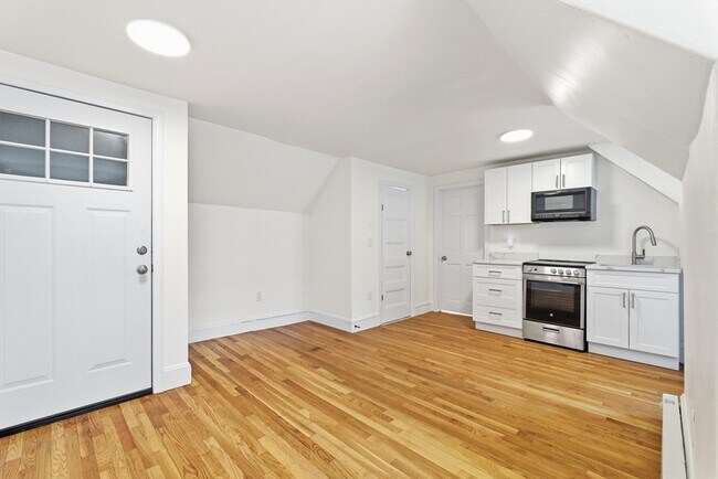 Foto del edificio - 70 Bellevue St