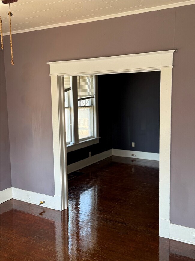 Foto del edificio - 708 Broadway Avenue J