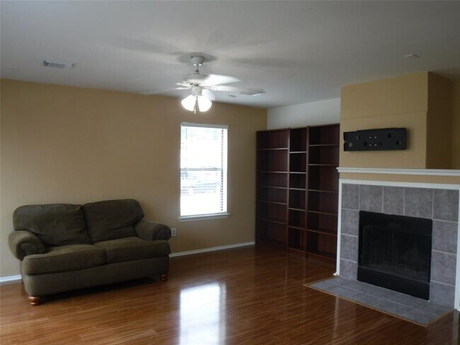 Foto del edificio - 9502 Lasbury Dr