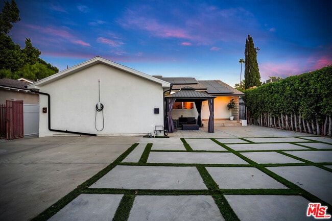 Foto del edificio - 5630 Gentry Ave