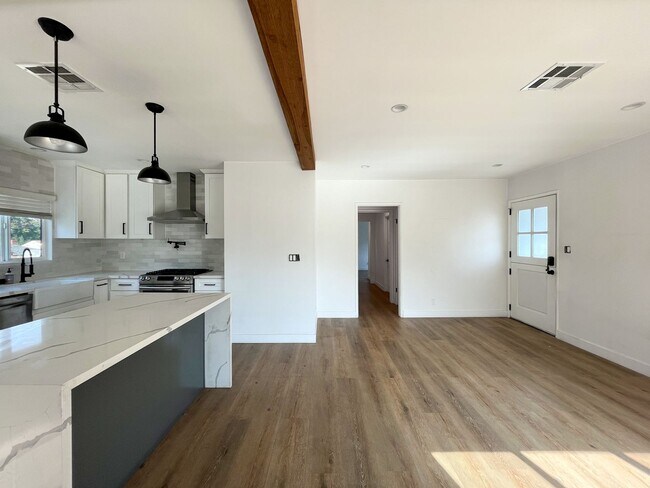 Building Photo - 13053 Venice Blvd