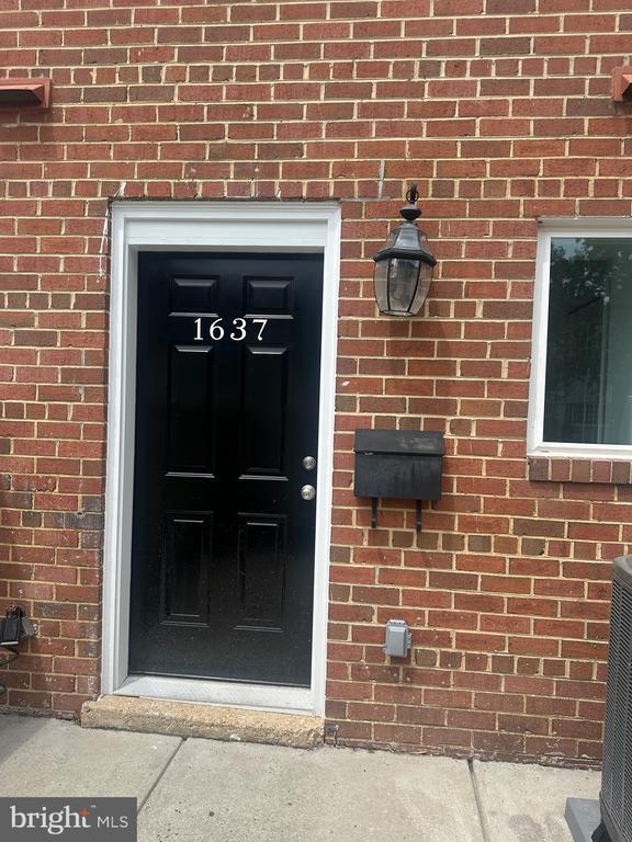 Foto principal - 1637 N Van Dorn St