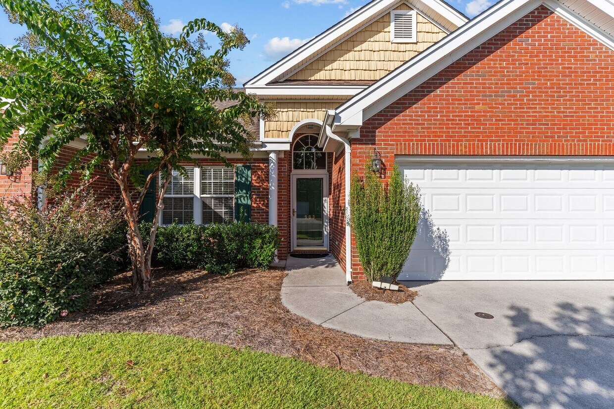 Primary Photo - 2 Bedroom Townhouse in Wilmington!