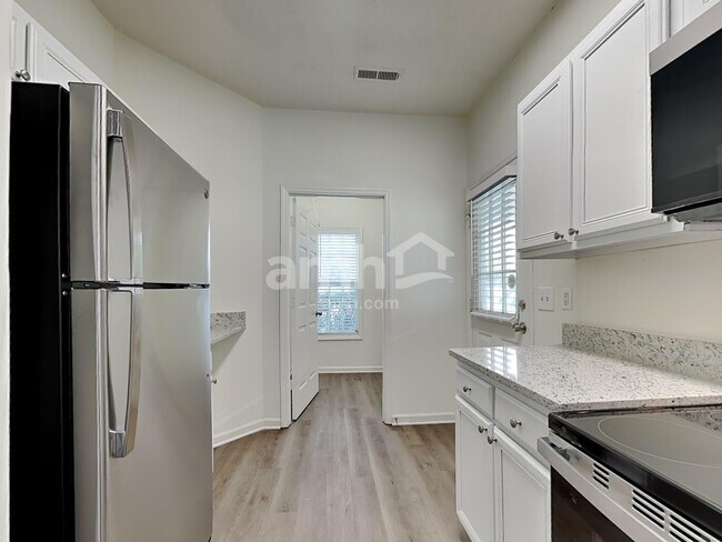 Foto del edificio - 108 Cameron Way Cir