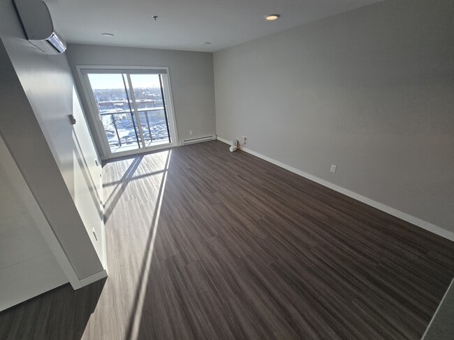 Building Photo - 420 Chrislind St